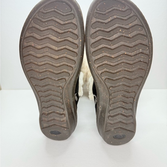 UGG AUSTRALIA BLACK SHEEPSKIN - Picture 9 of 10